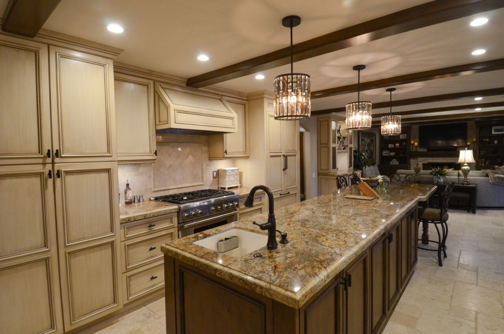 Kitchen - kitchen idea in Orange County