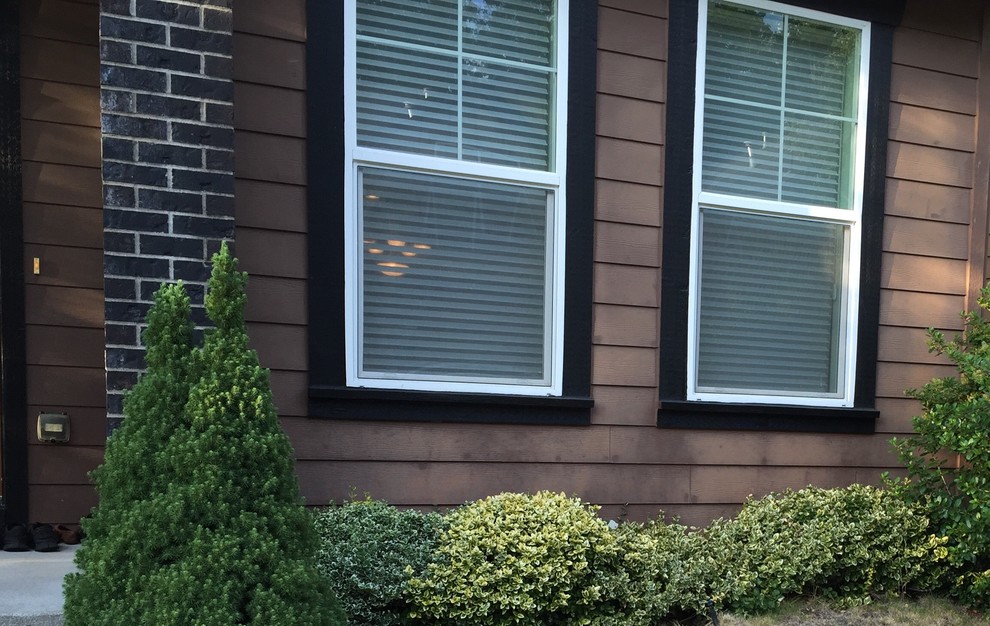 Can you paint the plastic window frame?