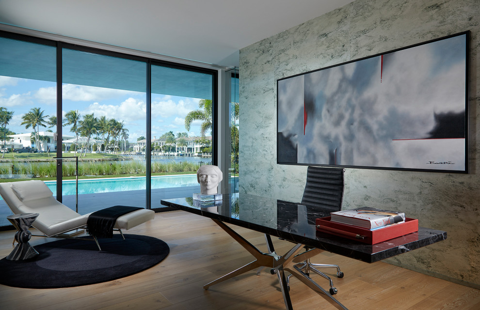 This is an example of a modern study room in Miami.