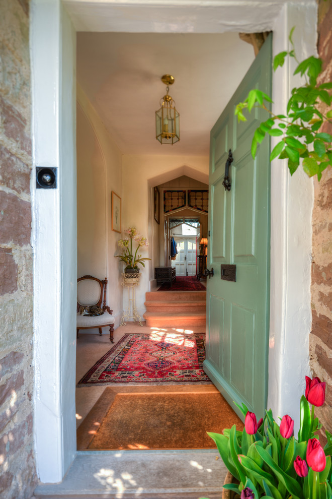 Design ideas for a traditional entryway in West Midlands.