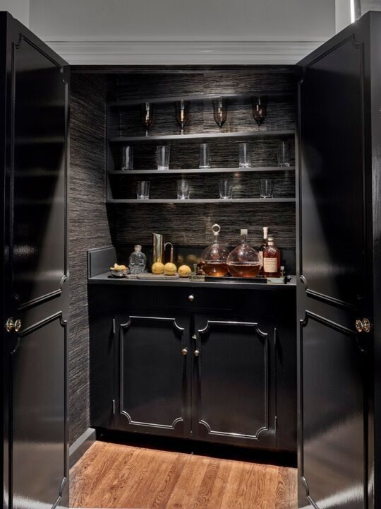 Inspiration for a transitional home bar in Orange County.