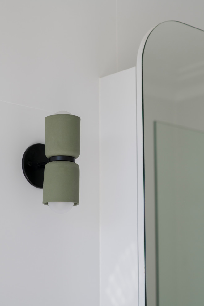 Midcentury bathroom in Sydney.