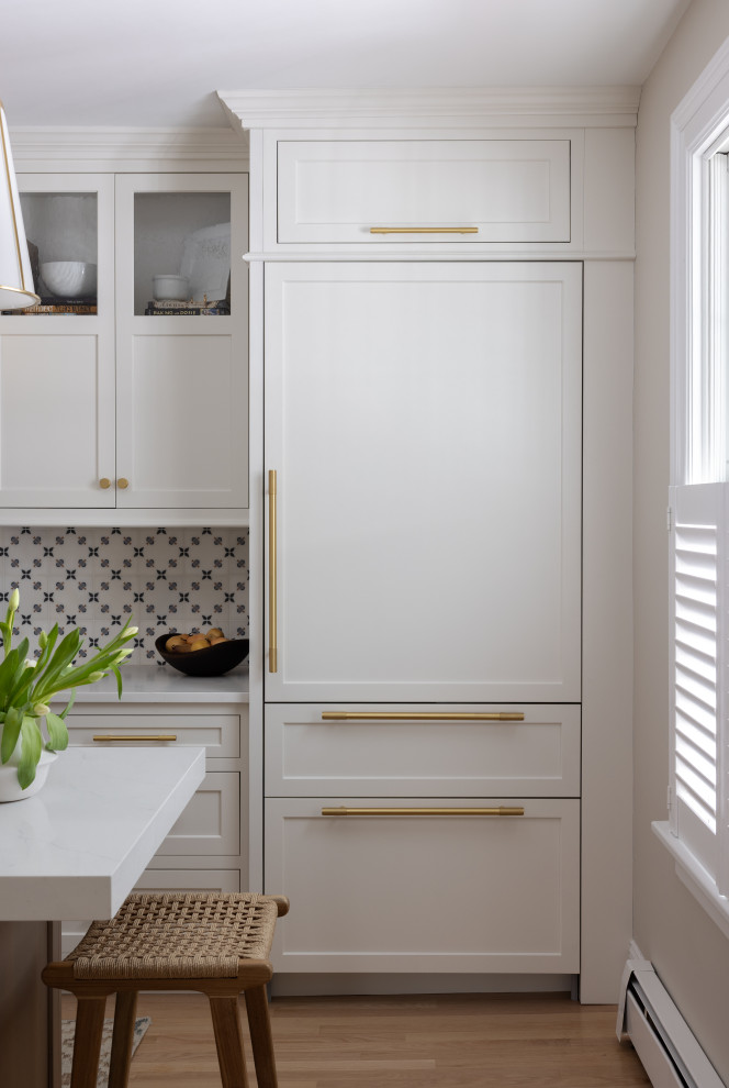 Eat-in kitchen - small transitional single-wall eat-in kitchen idea with shaker cabinets and an island
