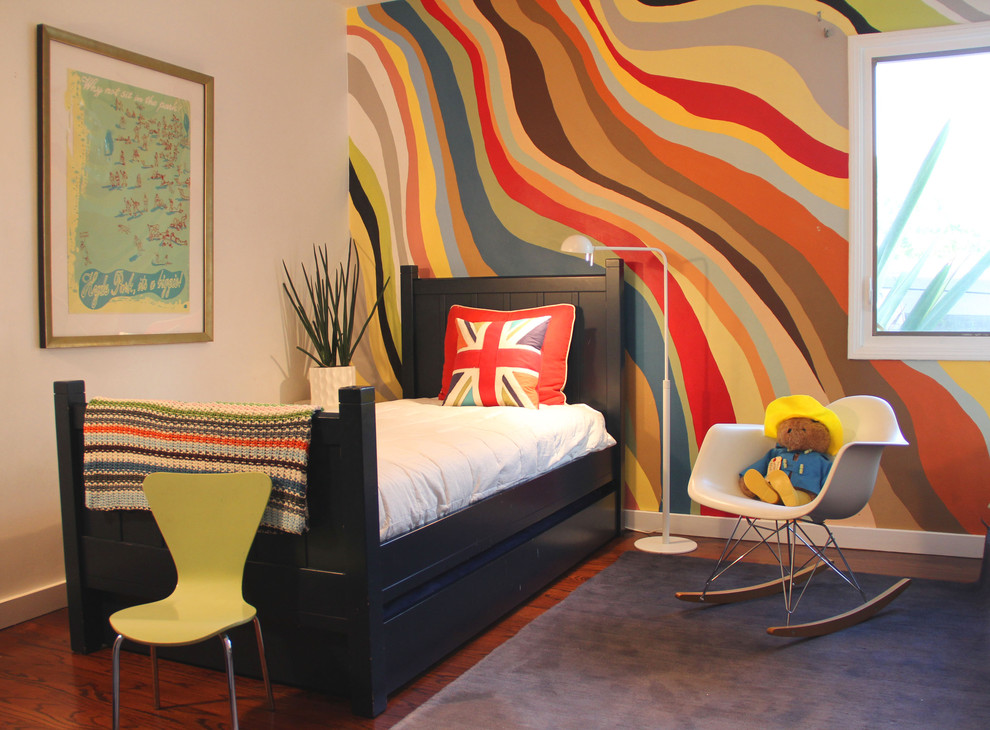 Photo of a contemporary gender-neutral kids' bedroom for kids 4-10 years old in Los Angeles with dark hardwood floors.