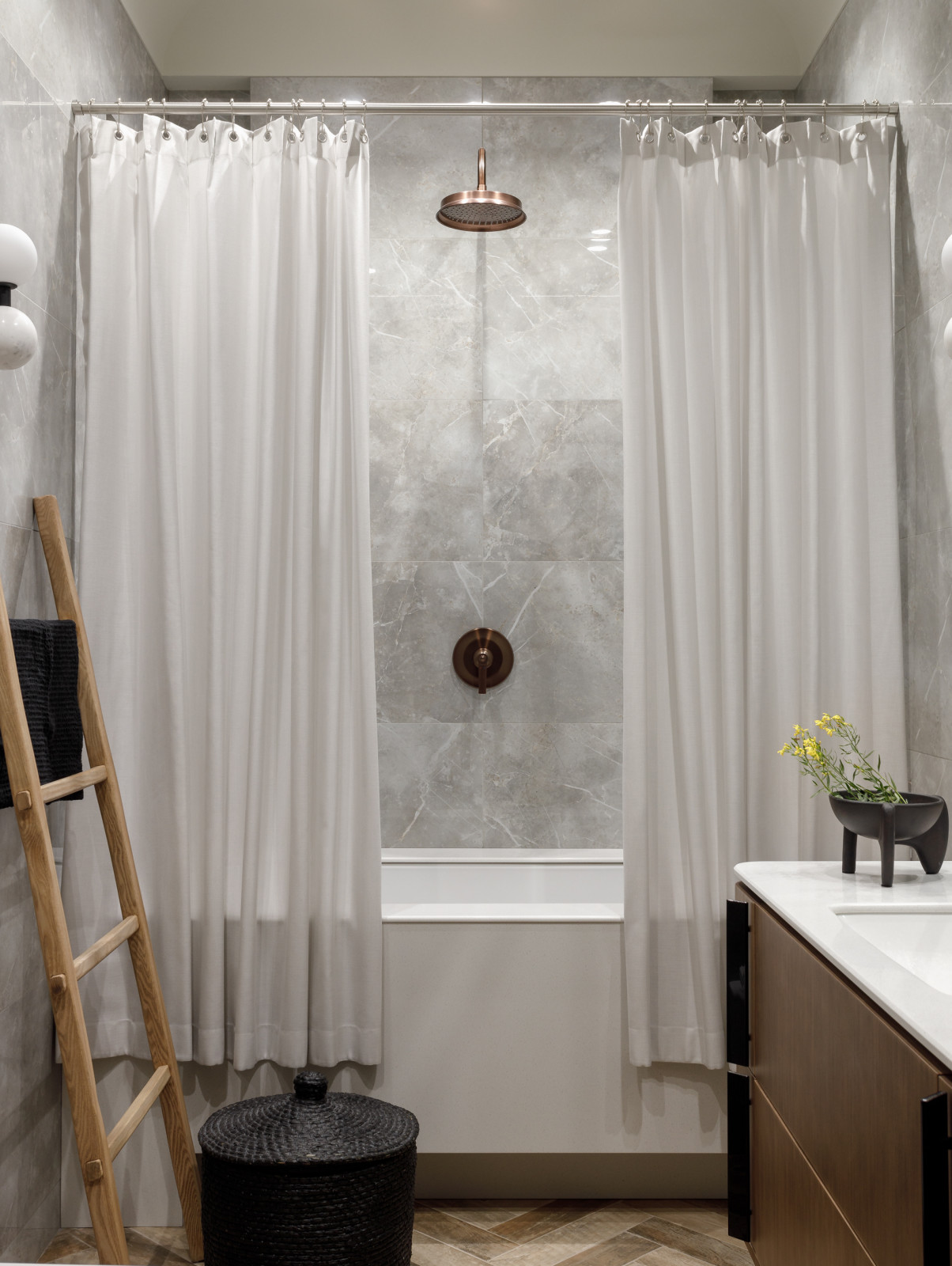 Дизайн интерьера дома 187 м.кв. расположенного среди Уральских гор.