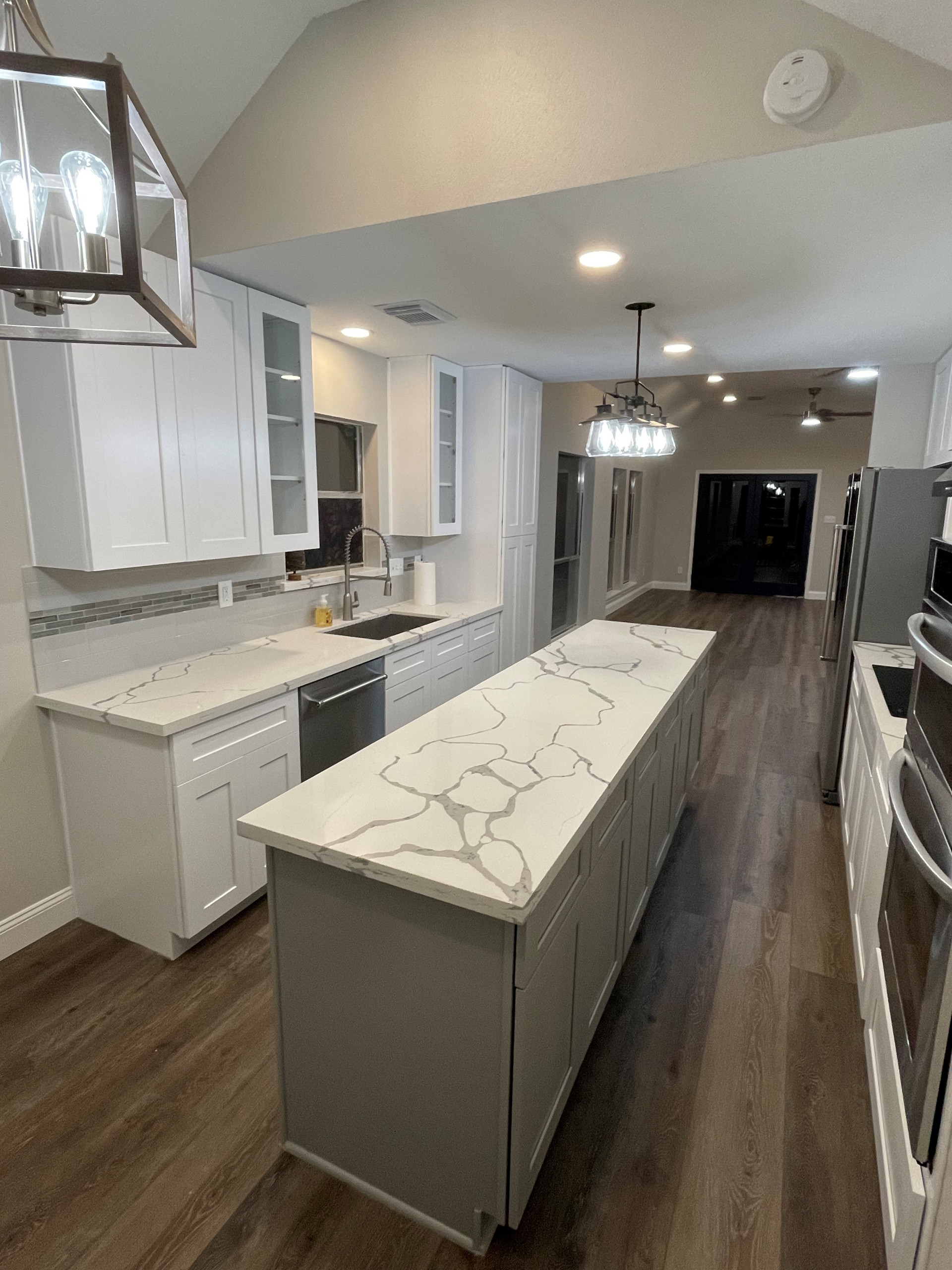 Contemporary White Shaker Kitchen with Island