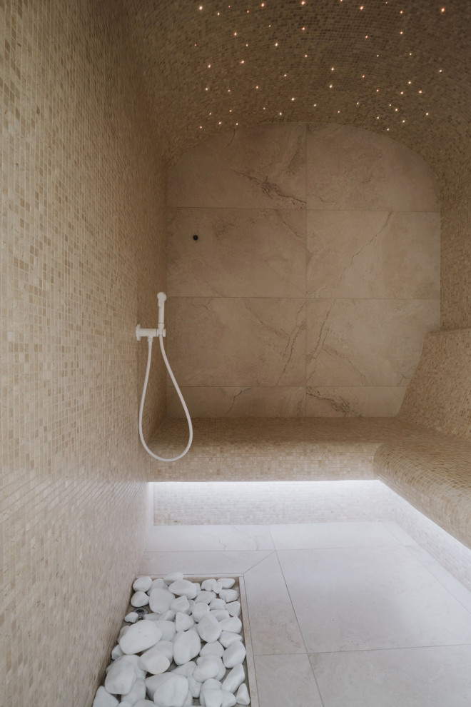 Сиденья выполнены в Мозаике Crema Nova и переходят в сводчатый потолок.