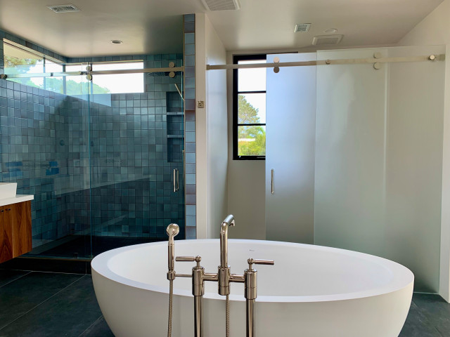 Via Esperia 3 contemporary-bathroom