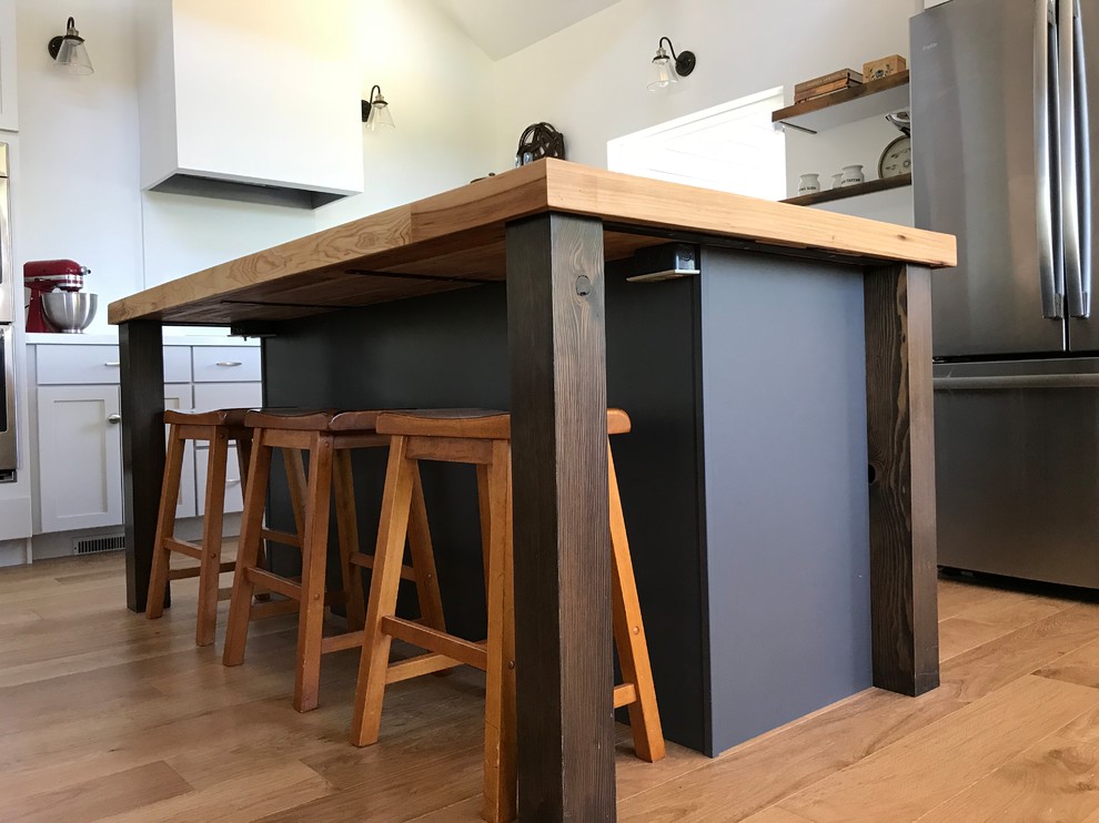 Example of a transitional kitchen design in Phoenix
