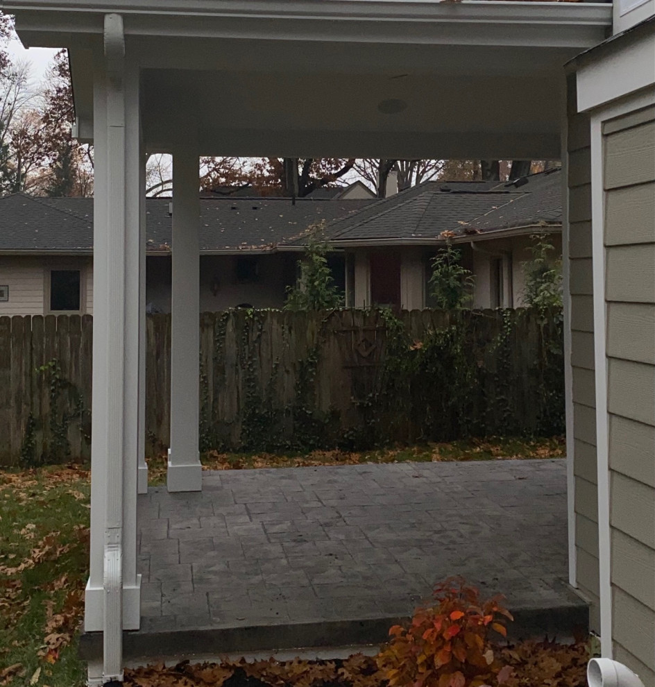 Inspiration for a transitional home design remodel in Columbus