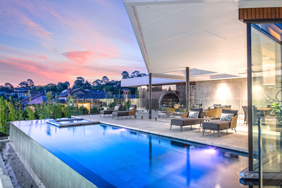 Photo of a modern pool in Melbourne.