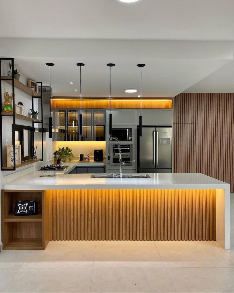 Свежая идея для дизайна: огромная кухня в стиле модернизм - отличное фото интерьера