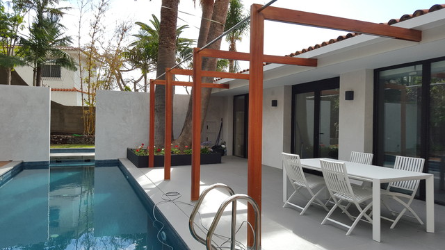 Villa sobre acantilado en Tenerife modern-pools