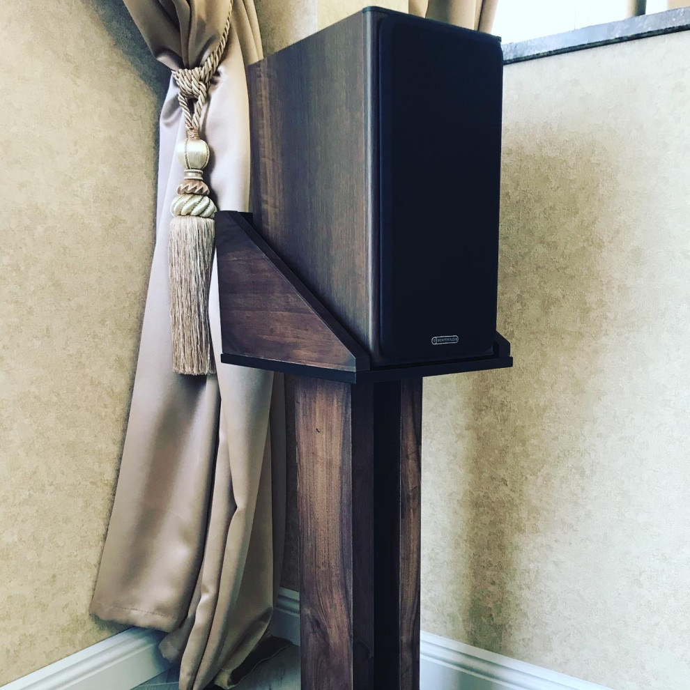 Стойки из ореха.