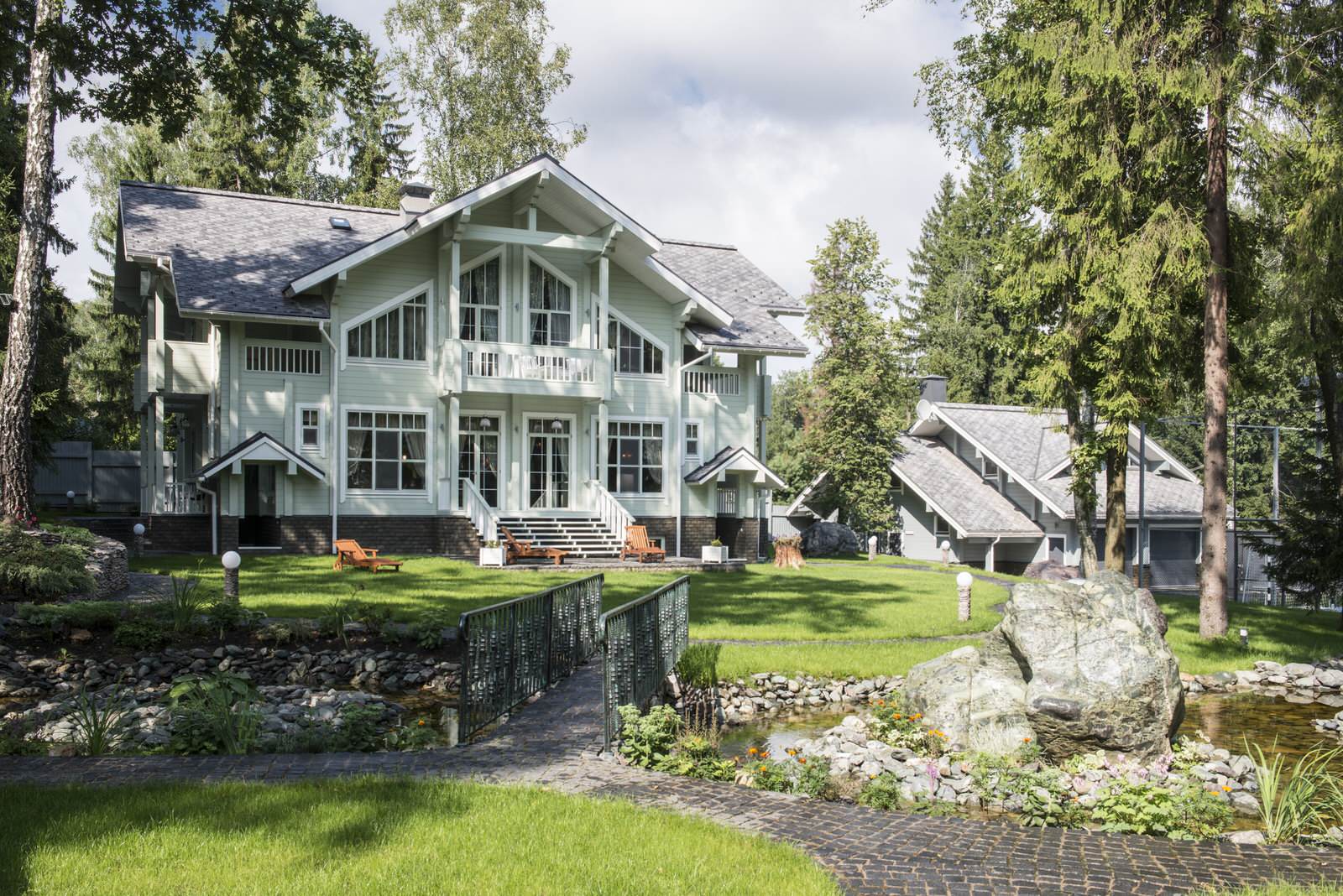 Под одной крышей