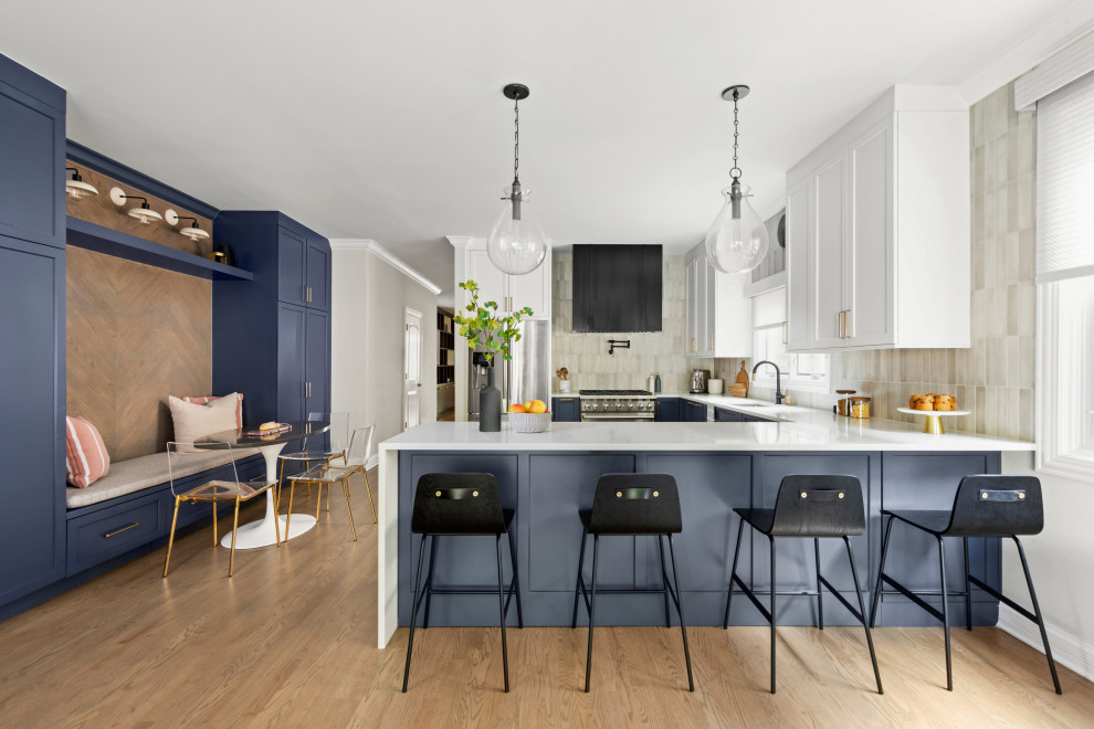 Transitional kitchen photo in Chicago