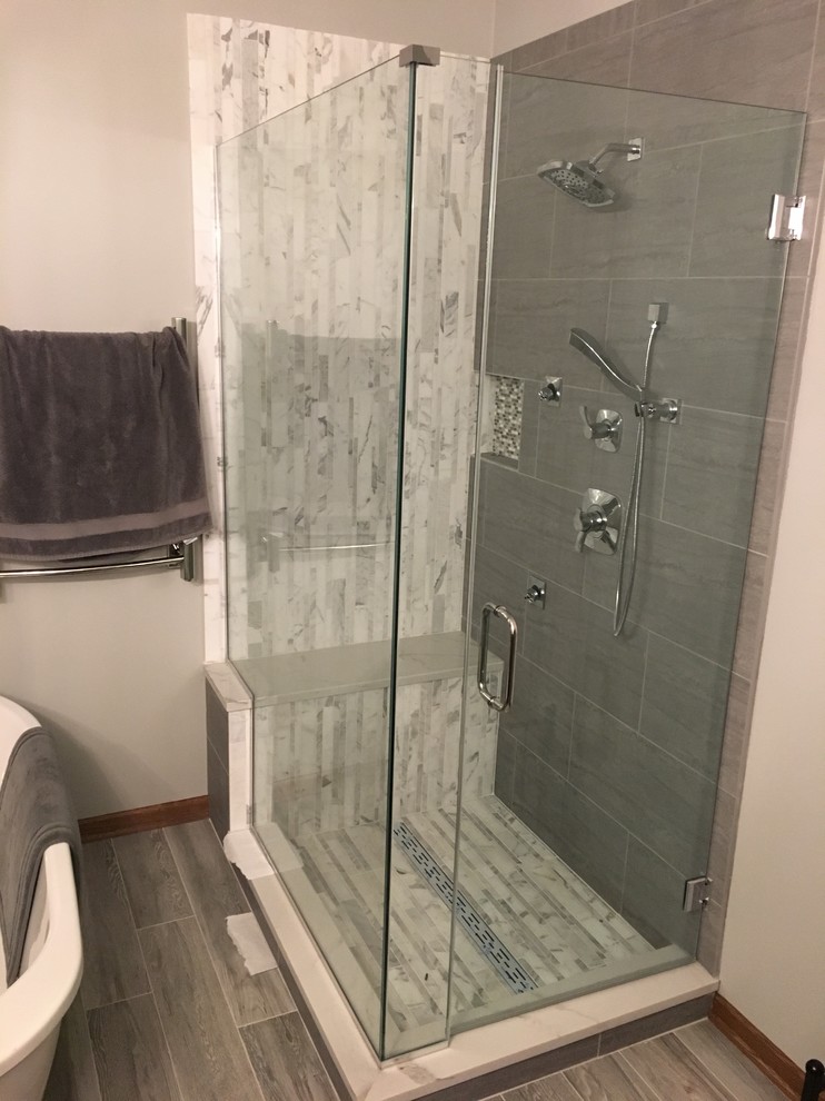 Transitional bathroom photo in Chicago