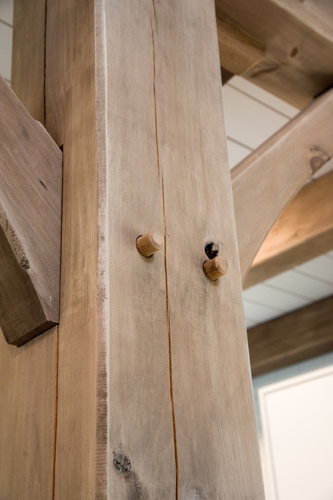 Inspiration for a rustic home design remodel in Minneapolis