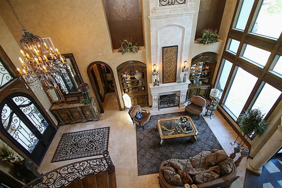 Example of a transitional home design design in Houston