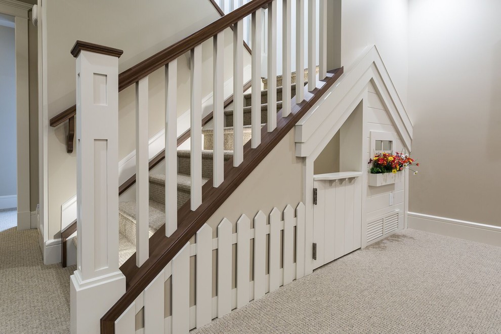 Mid-sized traditional carpeted u-shaped staircase in Calgary with carpet risers.