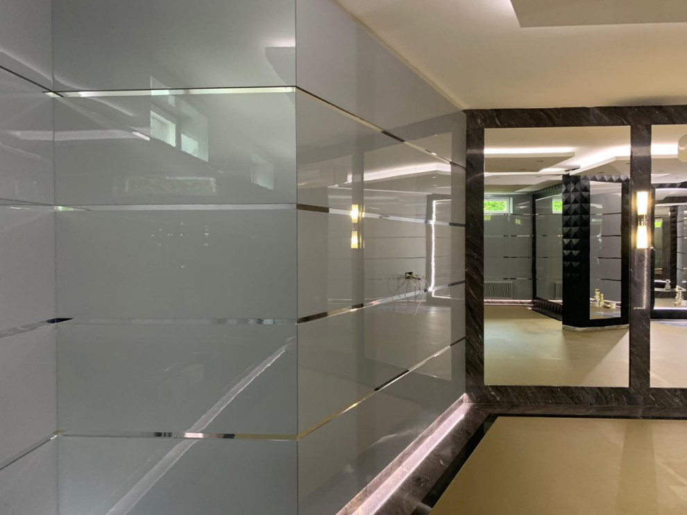 Стеновая панеляция зоны бассейна и спортзала в частном доме