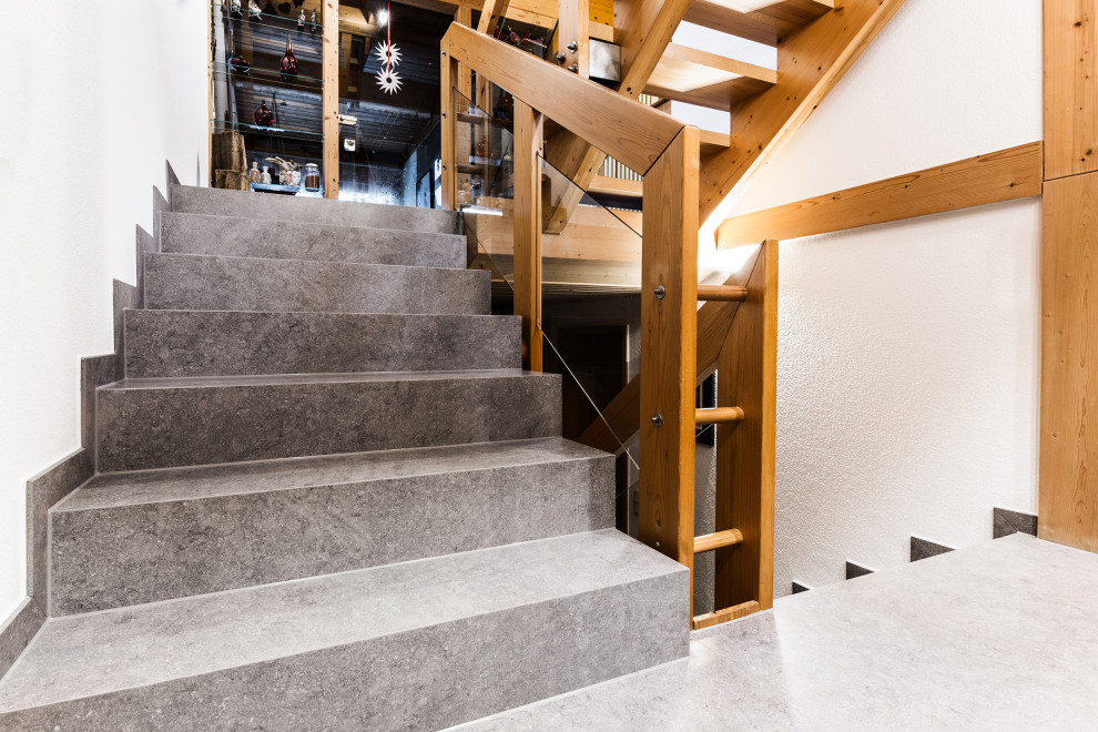 This is an example of a large modern staircase in Dusseldorf.