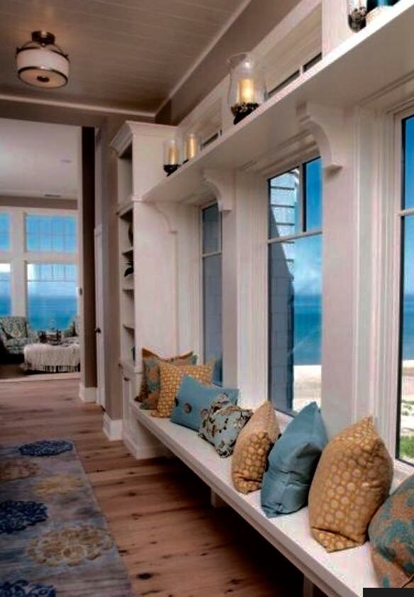 Transitional home design photo in Chicago