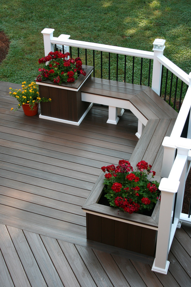 Deck - contemporary deck idea in Charlotte