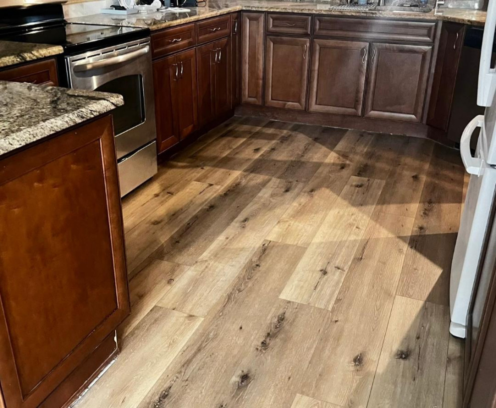 Example of a mountain style kitchen design in Jacksonville