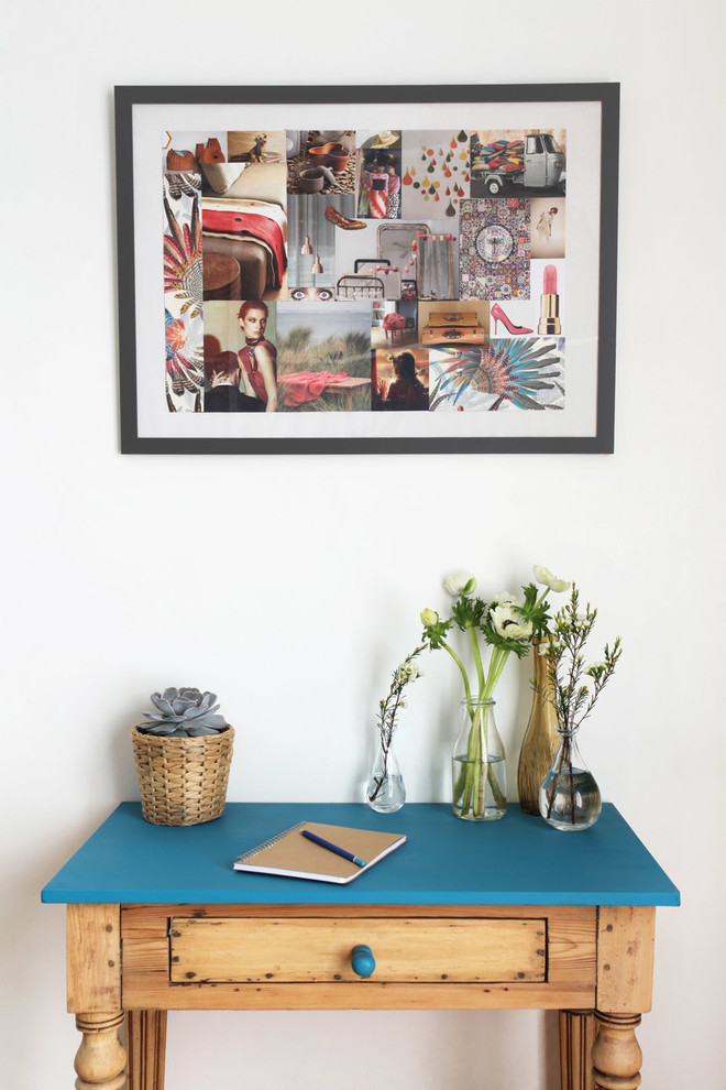 Inspiration for an eclectic home office in Paris.