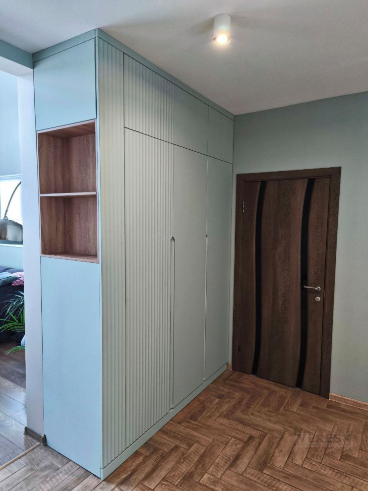 Распашные шкафы