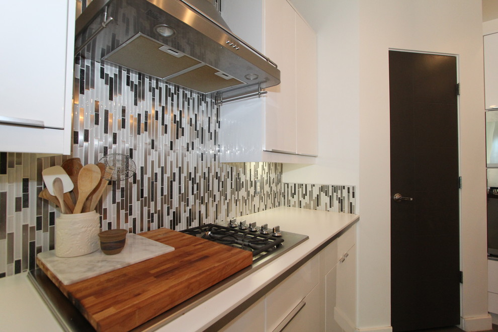 Example of a transitional kitchen design in Austin