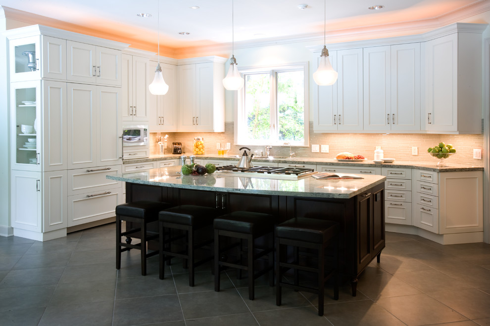 Transitional kitchen photo in Houston