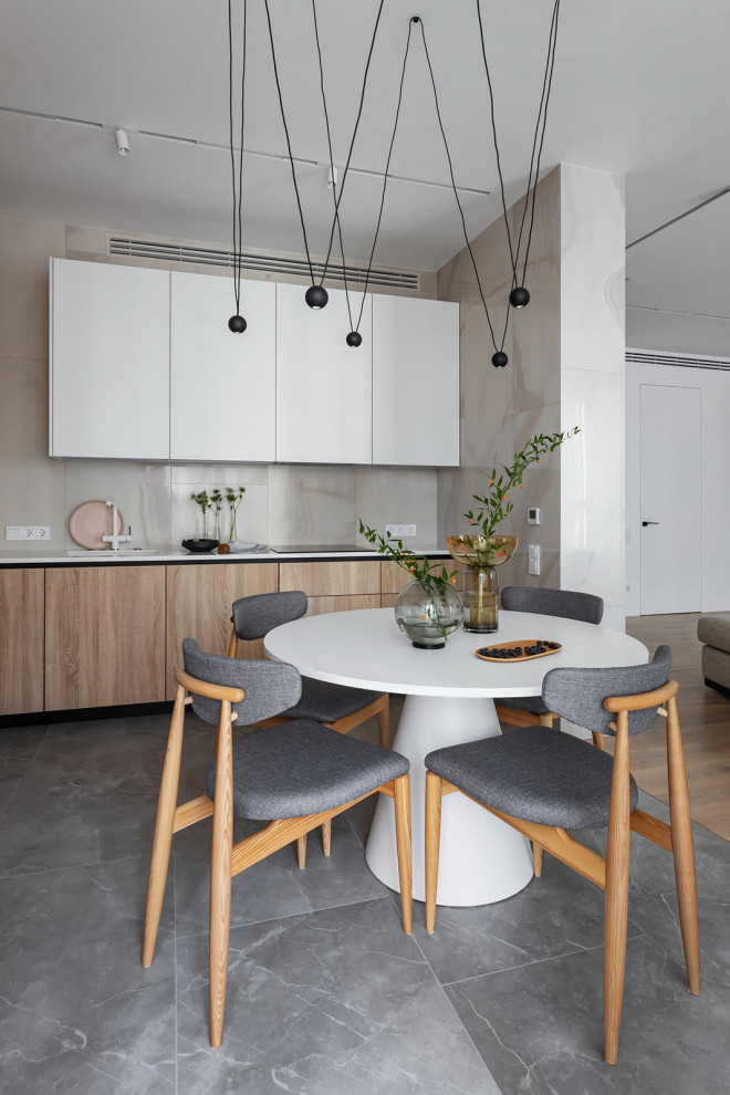 Inspiration for a mid-sized contemporary l-shaped eat-in kitchen in Yekaterinburg with flat-panel cabinets, medium wood cabinets, quartz benchtops, beige splashback, porcelain splashback, porcelain floors, no island, grey floor, white benchtop and white appliances.