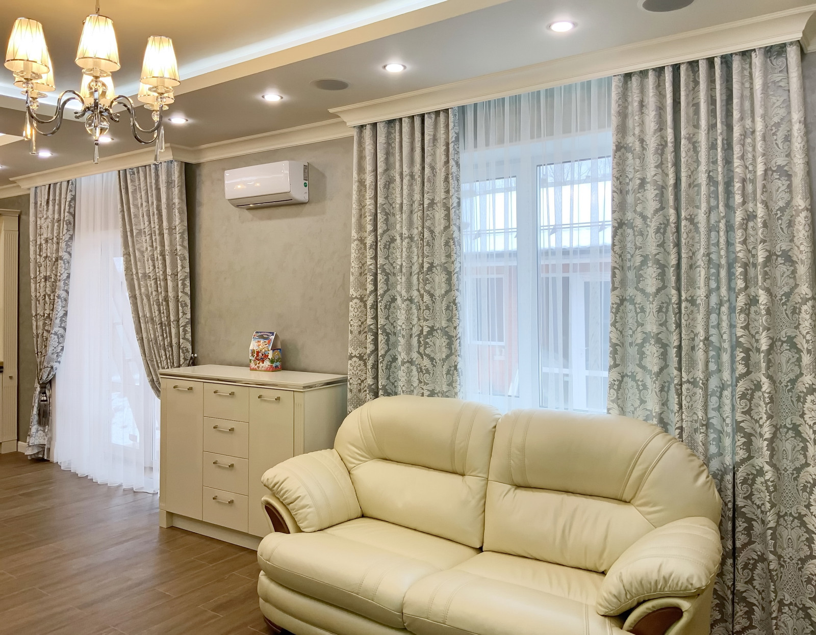 Шторы в гостиную частного дома  - дизайн, пошив. монтаж.