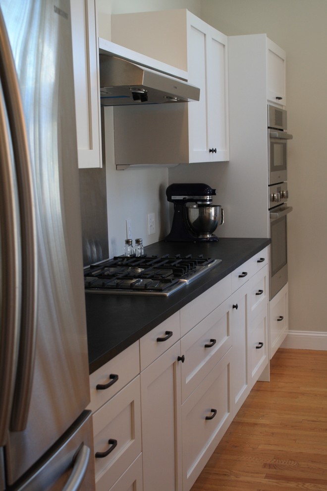 Example of a large transitional kitchen design