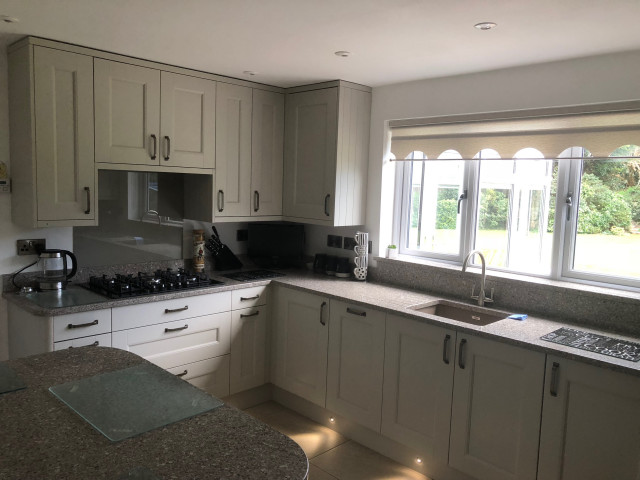 Compact Limestone Shaker Kitchen klassisk-koekken