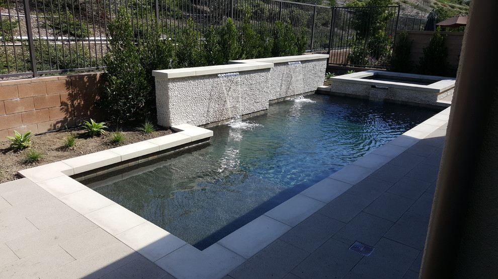 Moderner Pool in Orange County