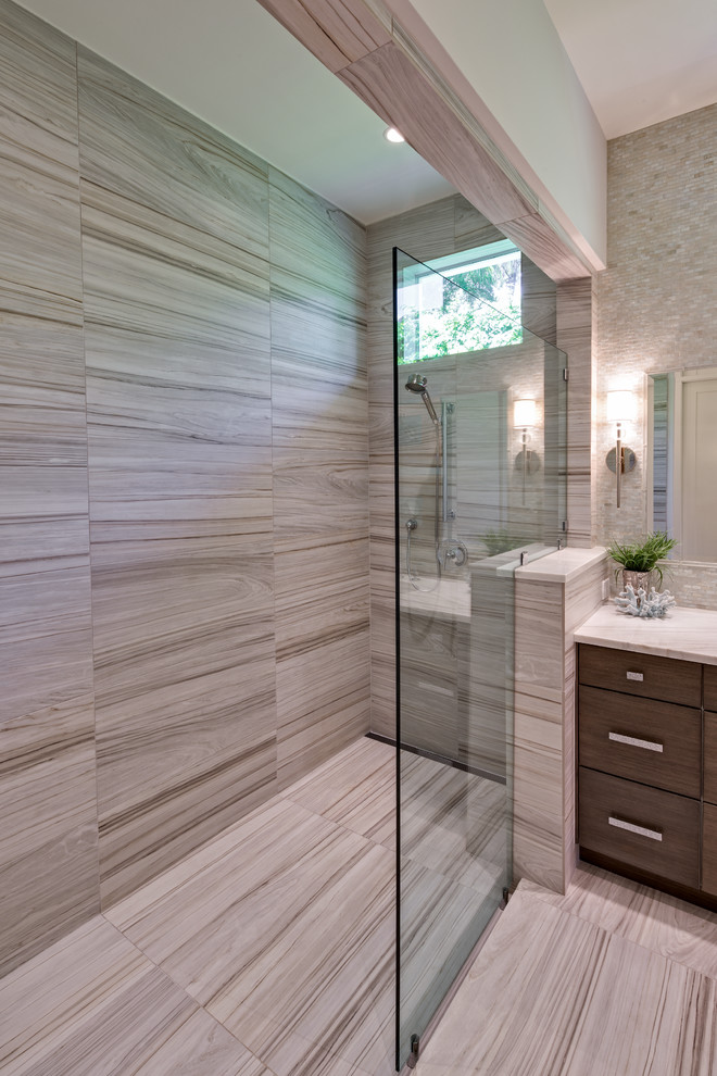 Inspiration for a transitional bathroom in Chicago.