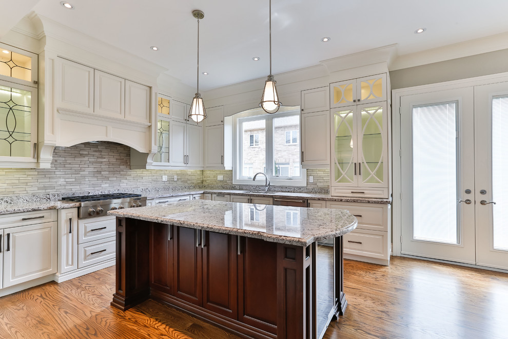 Kitchen - transitional kitchen idea in Toronto