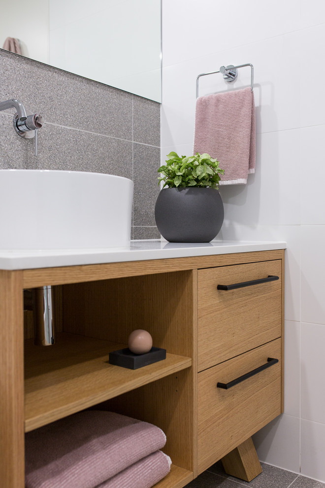 Design ideas for a small contemporary bathroom in Sydney.