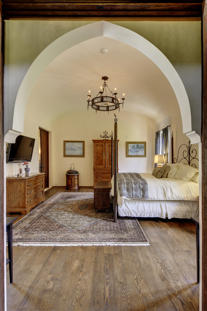 Inspiration for a transitional home design remodel in Austin