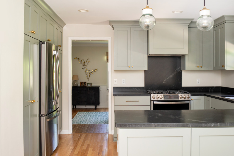 Kitchen - transitional kitchen idea