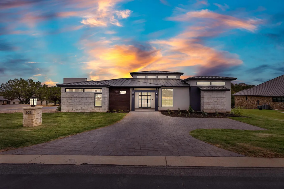 Hill Country Golf Course Contemporary