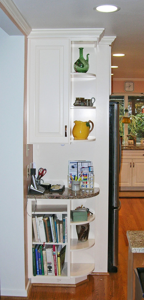 Kitchen - transitional kitchen idea