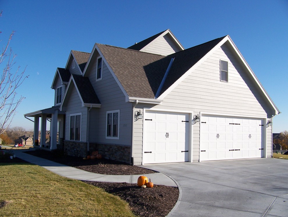 Photo of a traditional exterior in Omaha.