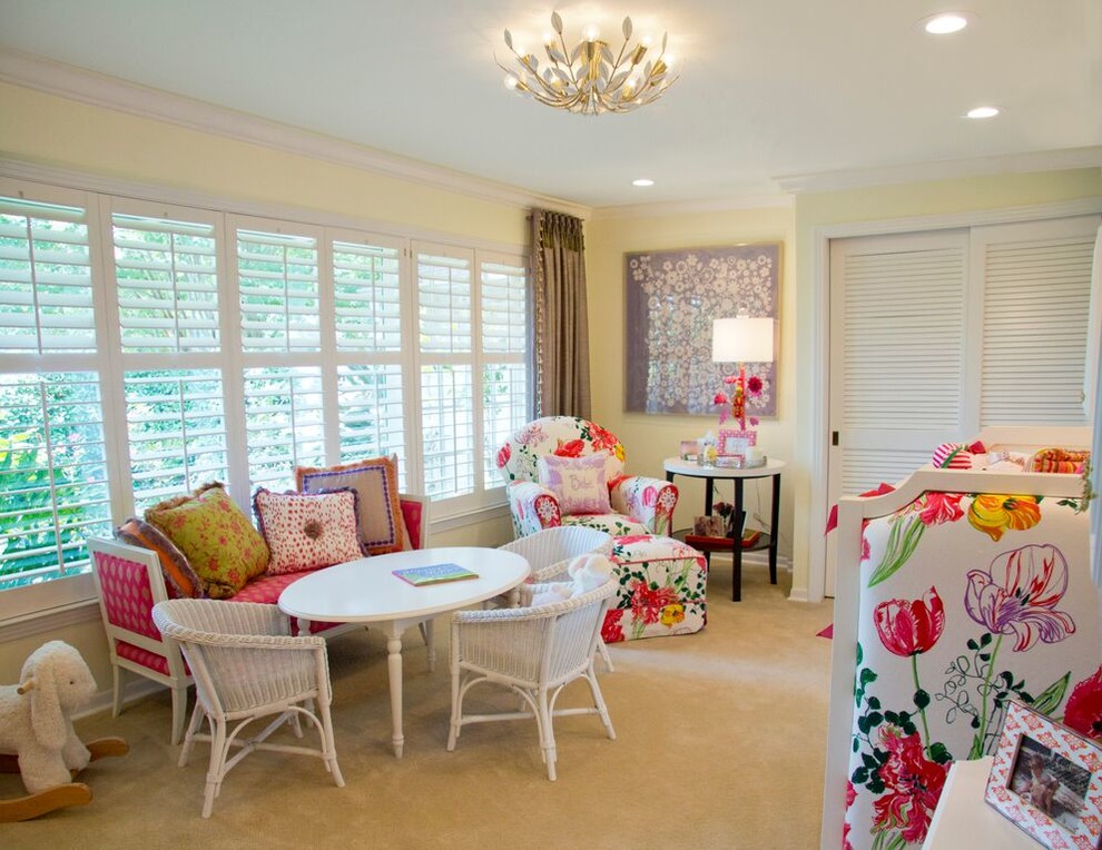 Transitional home design photo in Austin