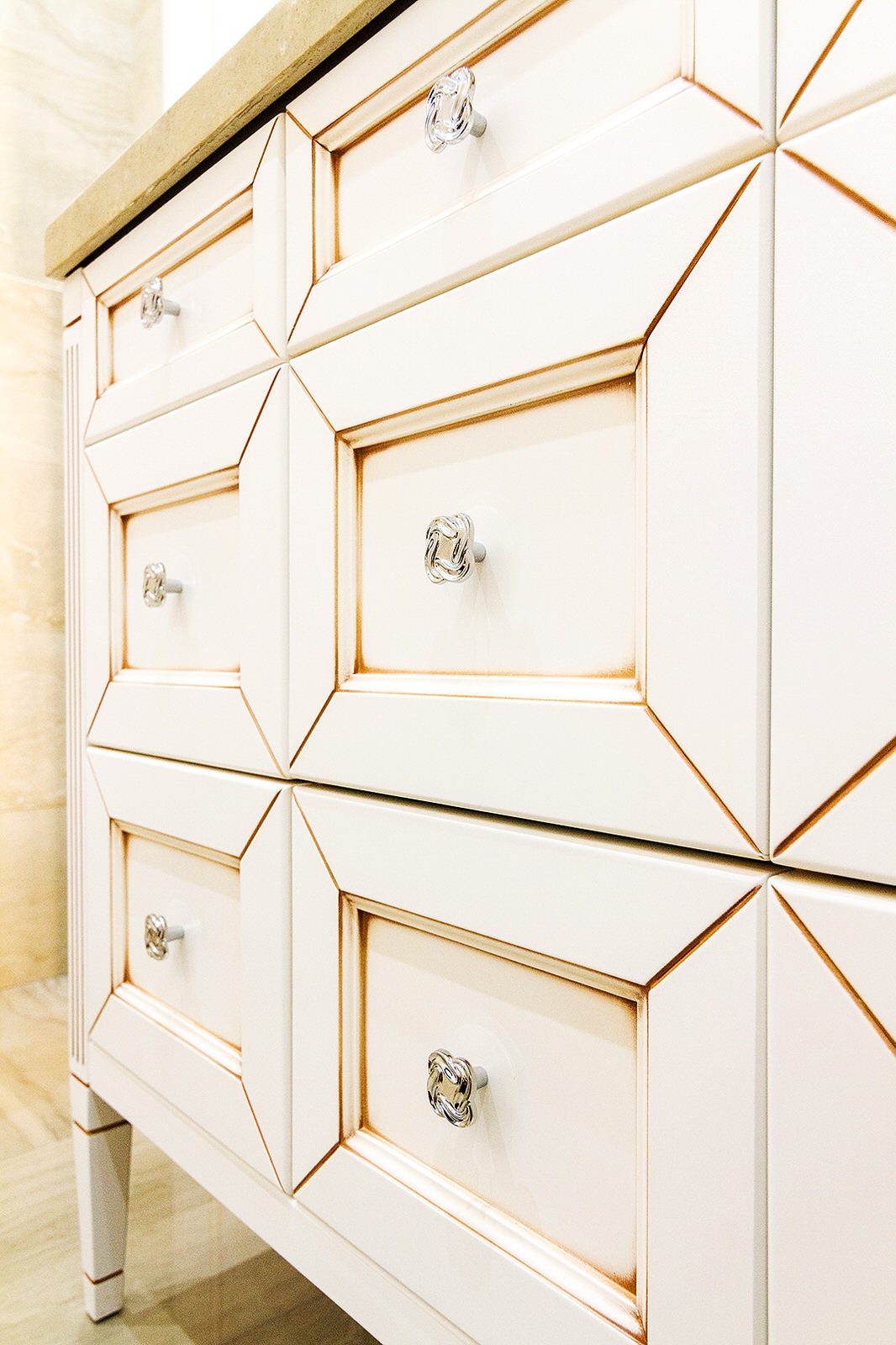 Тумба в ванную с ящиками.