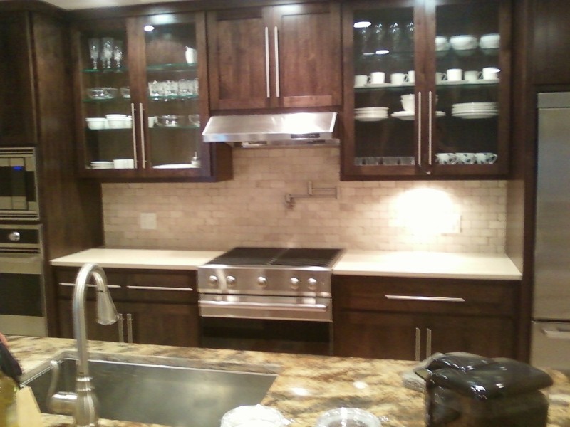 Kitchen - modern kitchen idea in Chicago