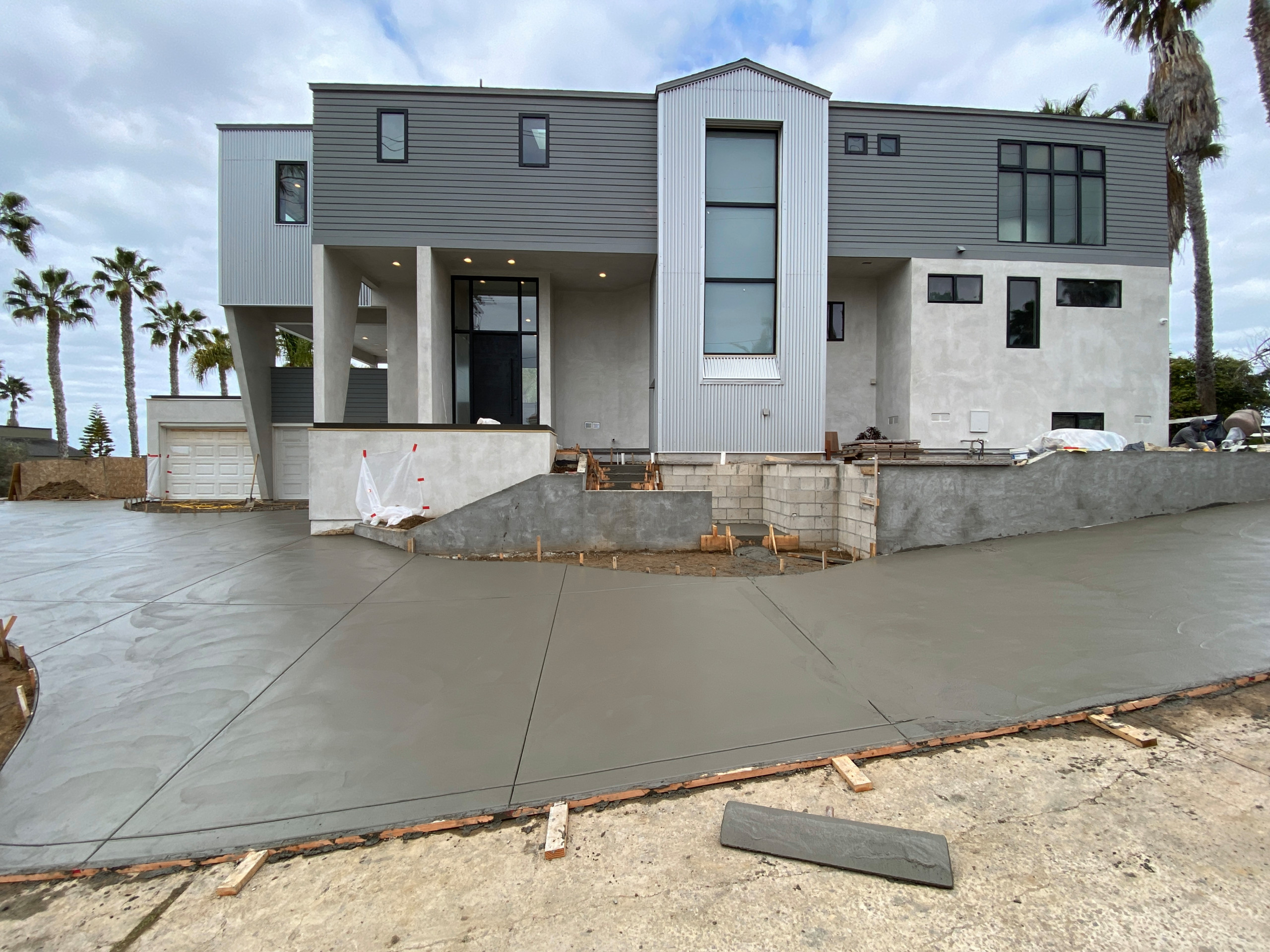 Installing a Grey Concrete Driveway in Del Mar